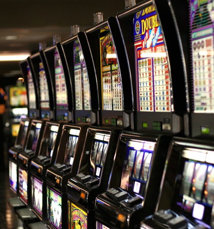 Online slot fans – How game developers engage them?